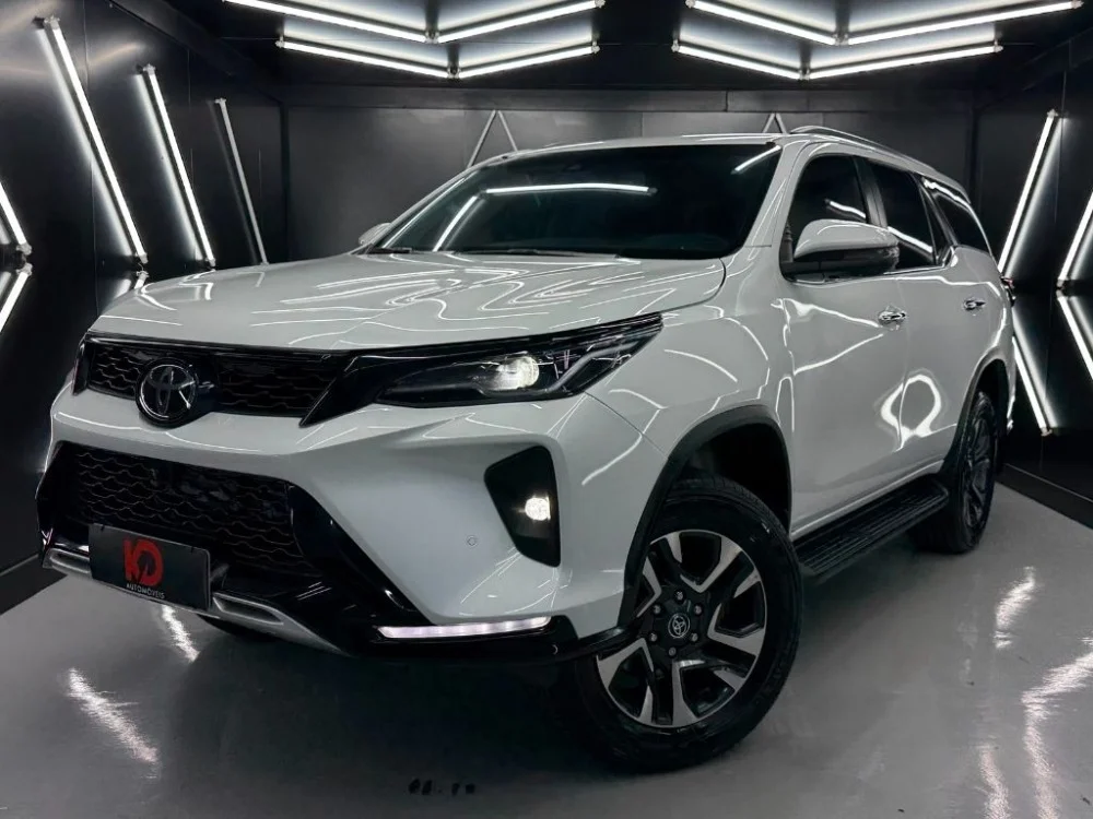 Toyota HILUX SW4 2.8 SRX PLATINUM 4X4 AT 7 LUGARES